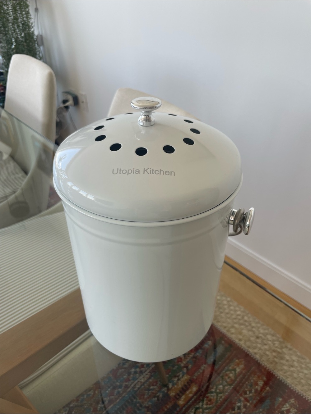 Sleek White Countertop Compost Bin - Odor-Control (1.3 gallon bucket)